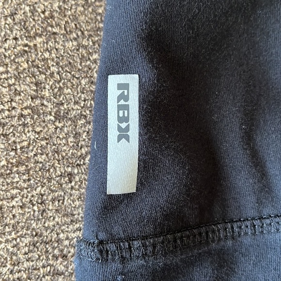 NWOT Reebok black capri leggings. Size S/P
Excellent condition - Picture 2 of 6